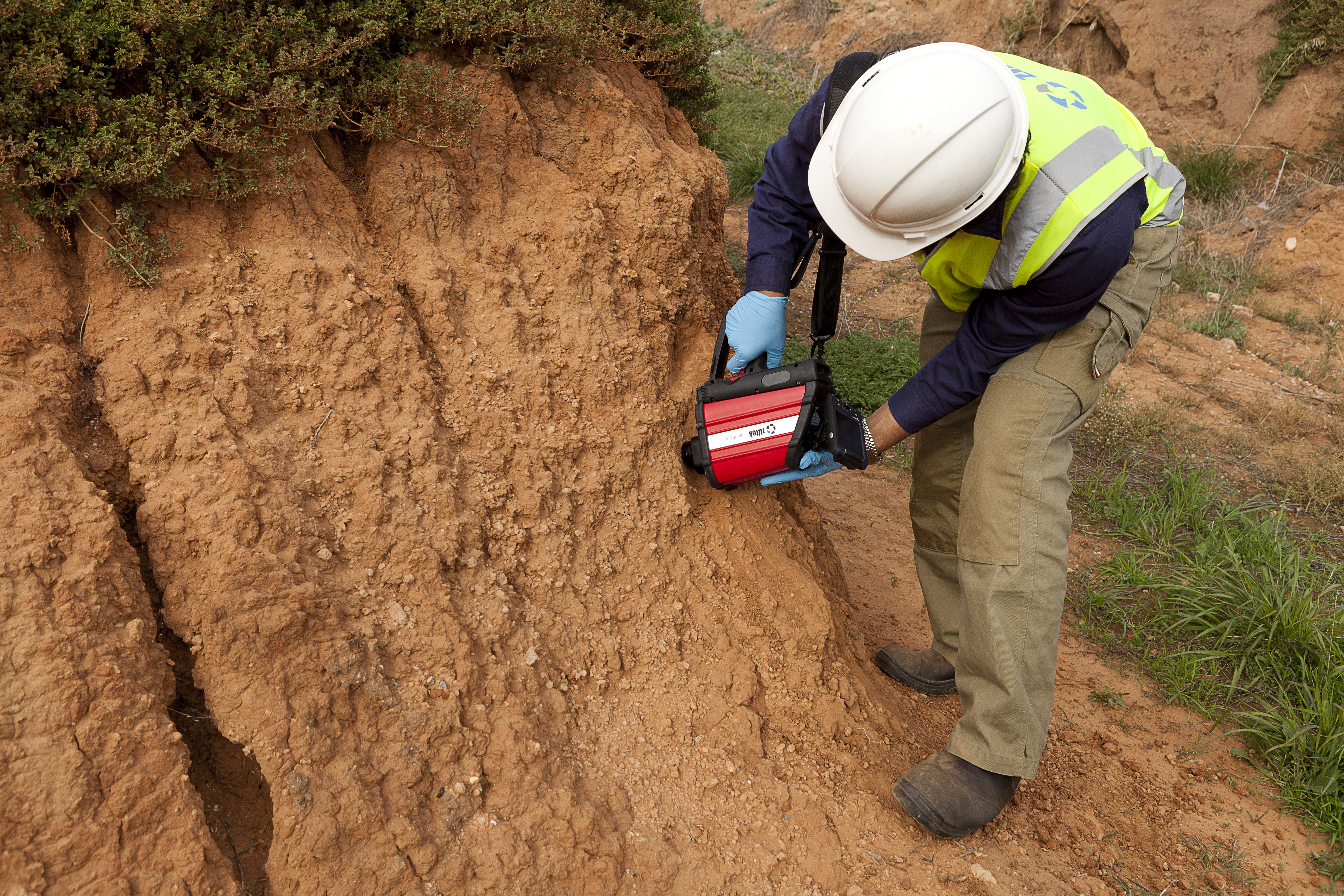 Контроль загрязнения почвы. Мониторинг почв. Геологические исследования. Почвенные и геоботанические изыскания. Мониторинг состояния почв.