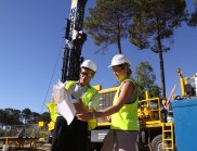 WAGCOE Director Professor Klaus Regenauer-Lieb discusses the CSIRO Geothermal Project with project officer Jacqui Cook, at the ARRC site in Perth