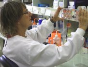 Dr Jenny McKimm-Breschkin comparing drugs in cells