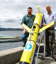 CSIRO ocean engineers, Rob Gregor (left) and Lindsay MacDonald, with the coastal glider acquiring inshore data.
