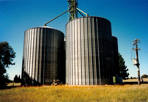 SIROFLO at work in unsealed bolted steel 2500 tonne vertical silos at Oaklands