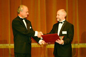 Marcus Wallenberg Prize presentation to Rob Evans (right) by His Majesty King Carl XVI Gustav of Sweden on 1 October