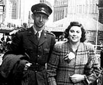 Captain Doug Waterhouse and his fiancÃ©e Allison Dawn Calthorpe in Sydney in 1943