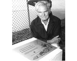 Radio astronomer Bruce Slee in 1989