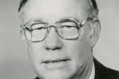 Portrait photo of Dr Alan Donald